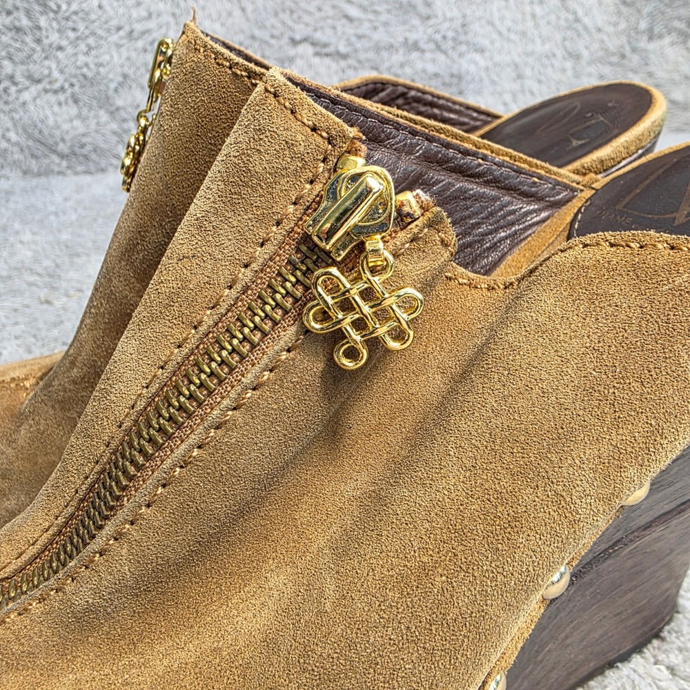 VTG Diane von Furstenberg Wedge Mules Tan Suede Studded Wood Clogs Women 8M - Picture 2 of 7